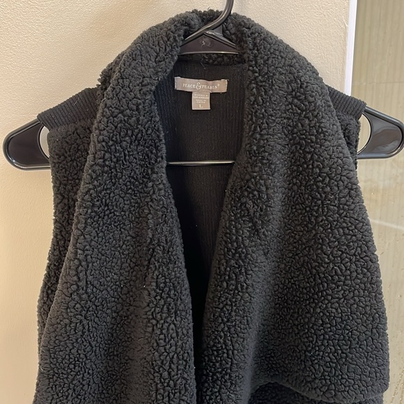 Sherpa Vest - Picture 2 of 4